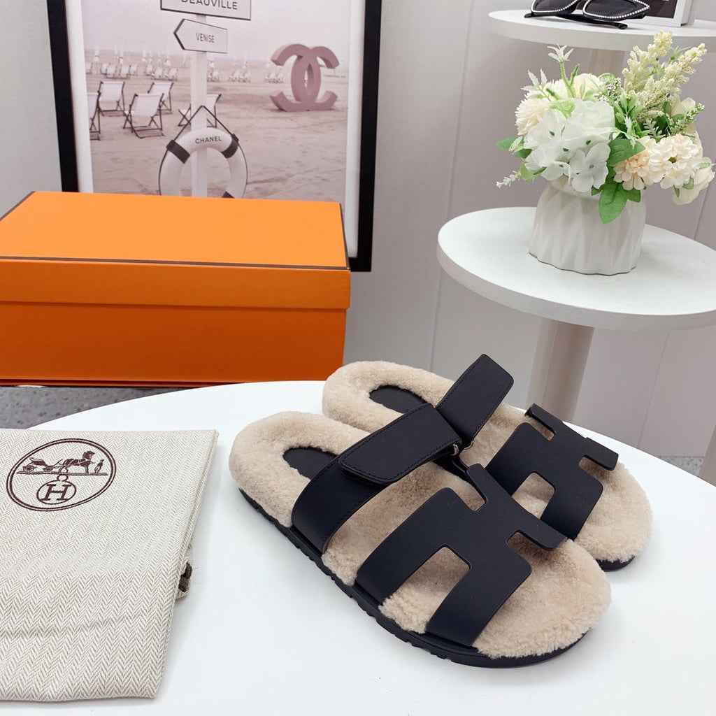 HERMES Chypre Sandal Beige shearling insole Black goatskin lining