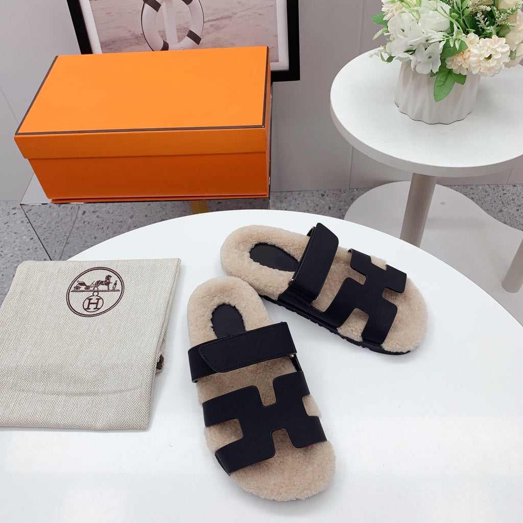 HERMES Chypre Sandal Beige shearling insole Black goatskin lining
