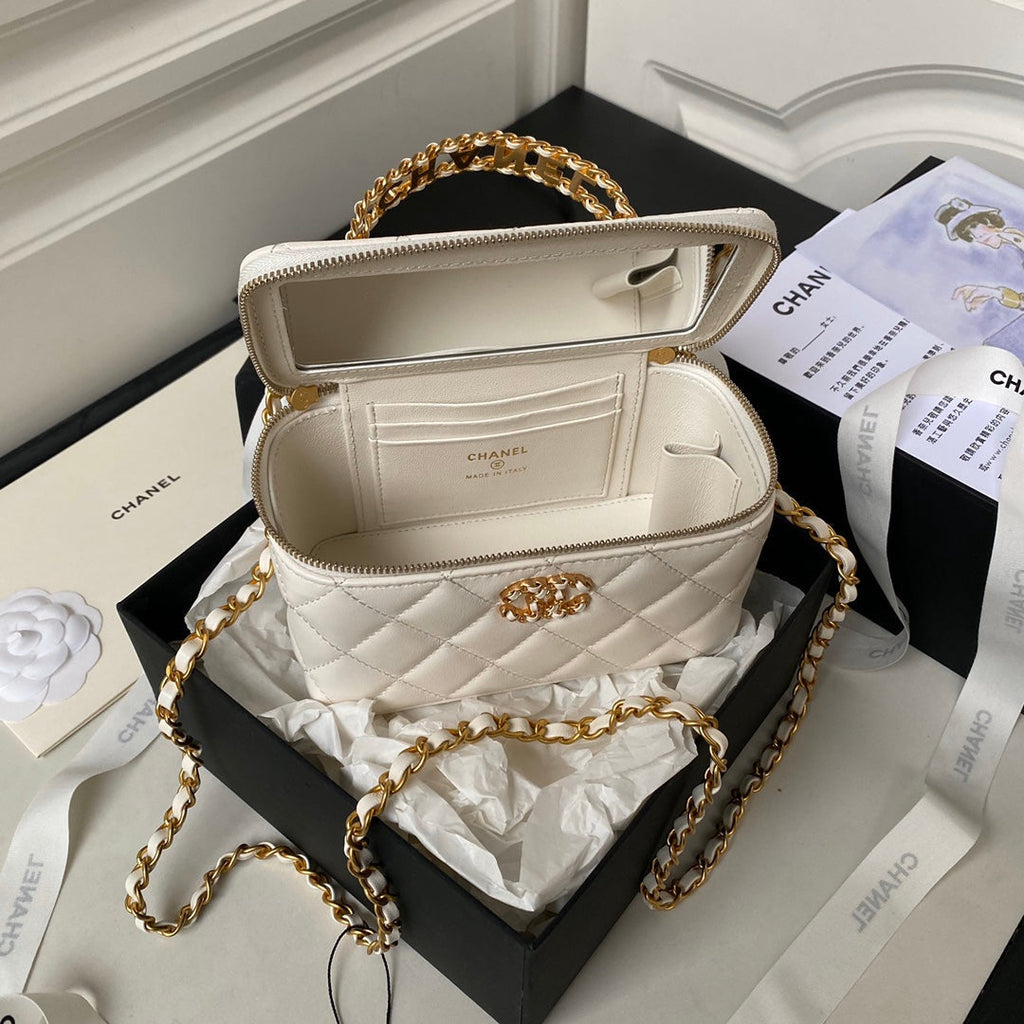 CHANEL Vanity Case 17cm White Lambskin Gold hardware