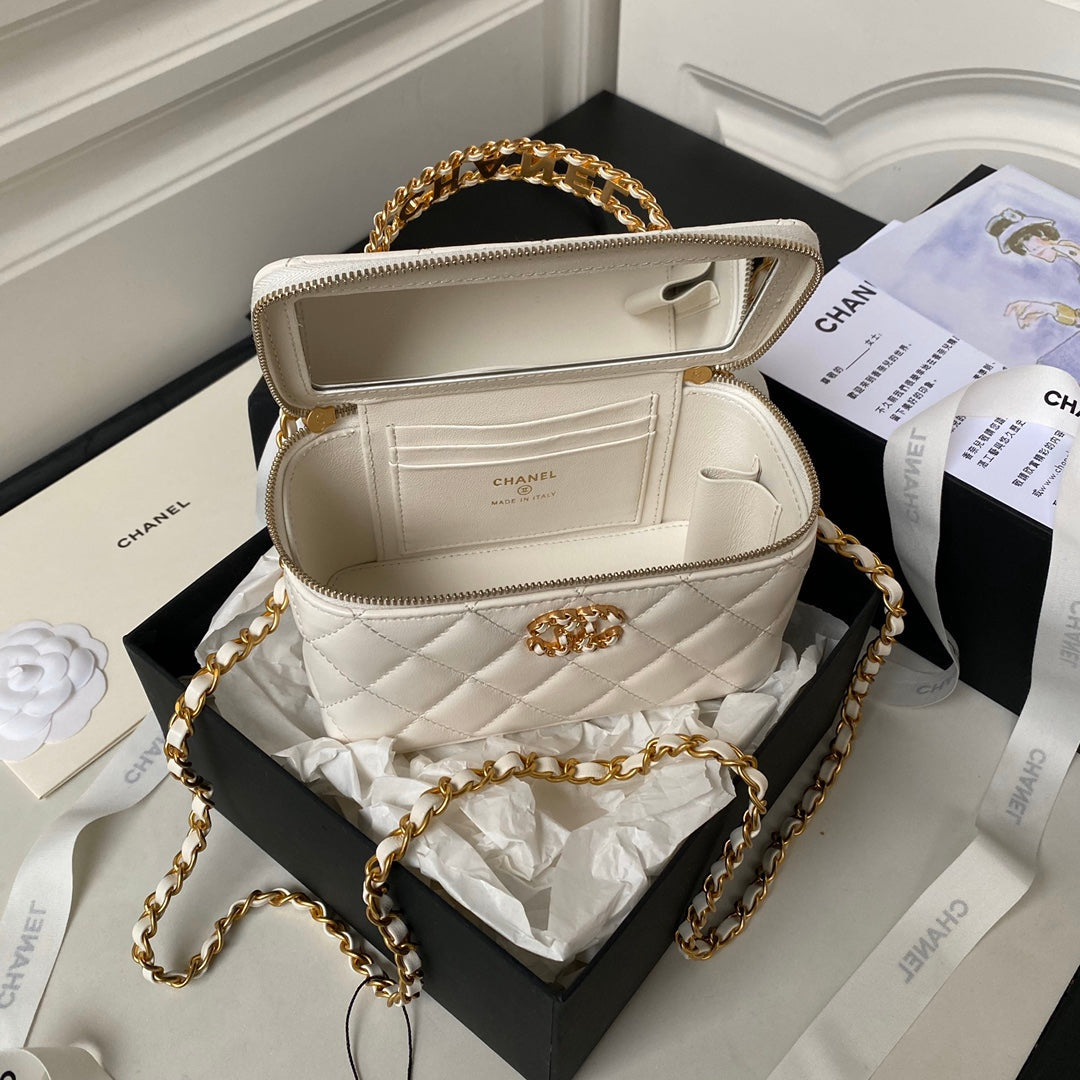 CHANEL Vanity Case 17cm White Lambskin Gold hardware