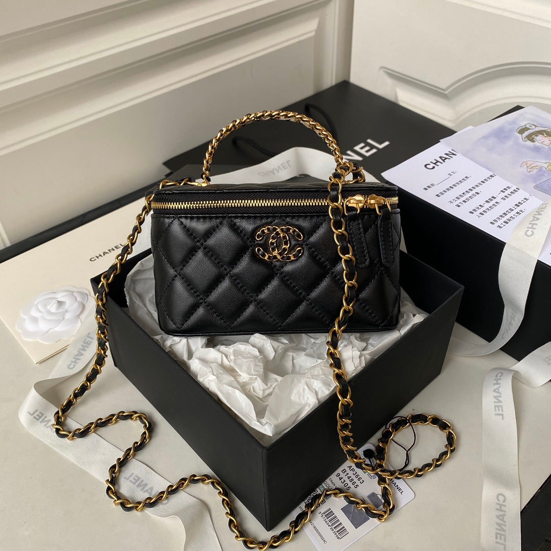 CHANEL Vanity Case 17cm Black Lambskin Gold hardware