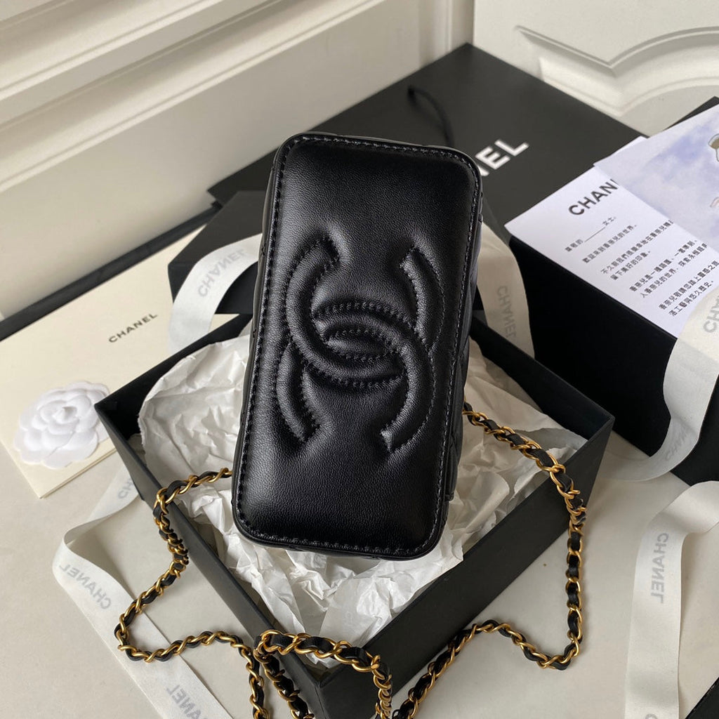CHANEL Vanity Case 17cm Black Lambskin Gold hardware