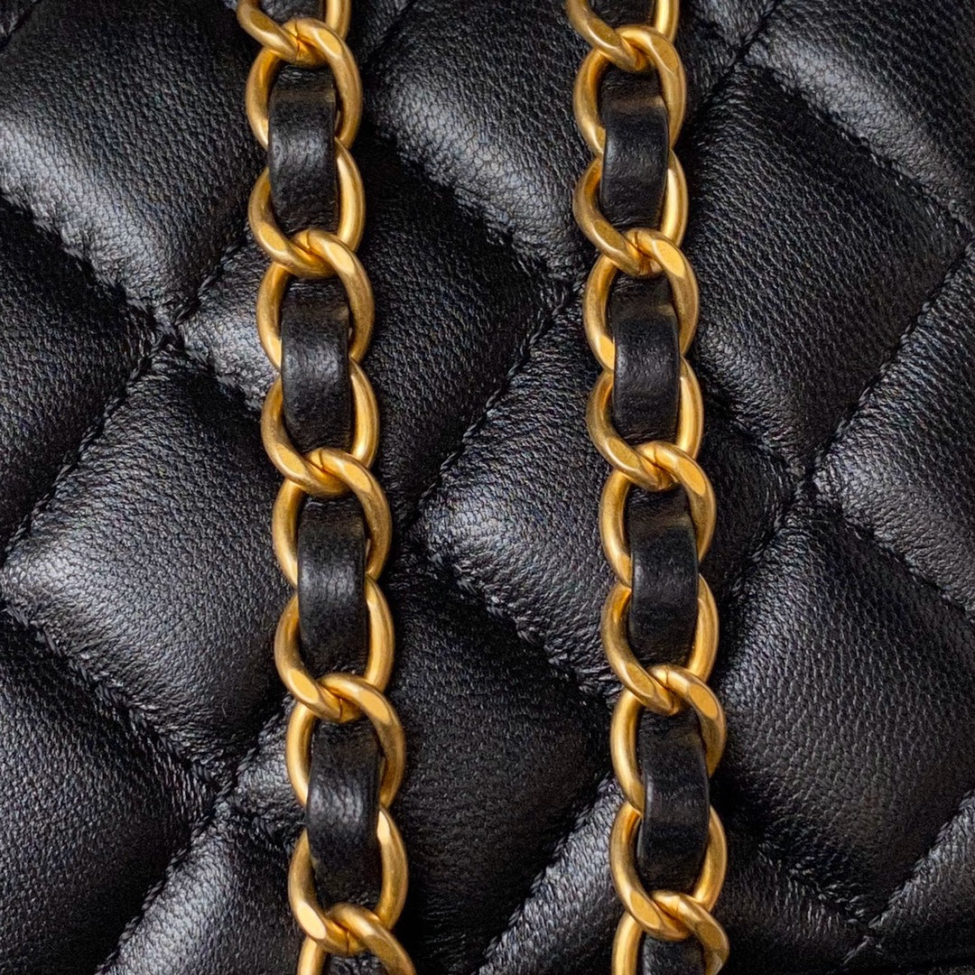 CHANEL Vanity Case 17cm Black Lambskin Gold hardware