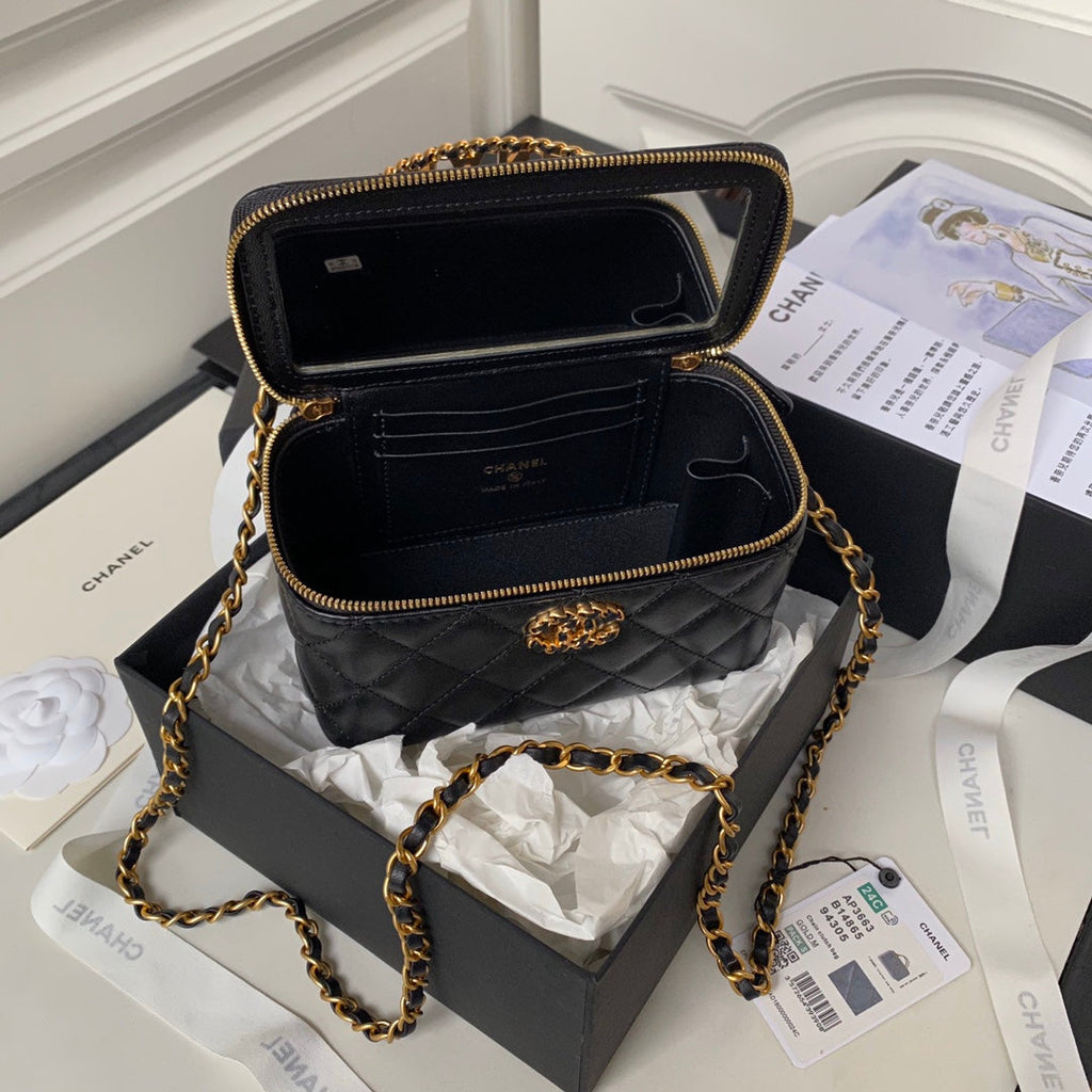 CHANEL Vanity Case 17cm Black Lambskin Gold hardware